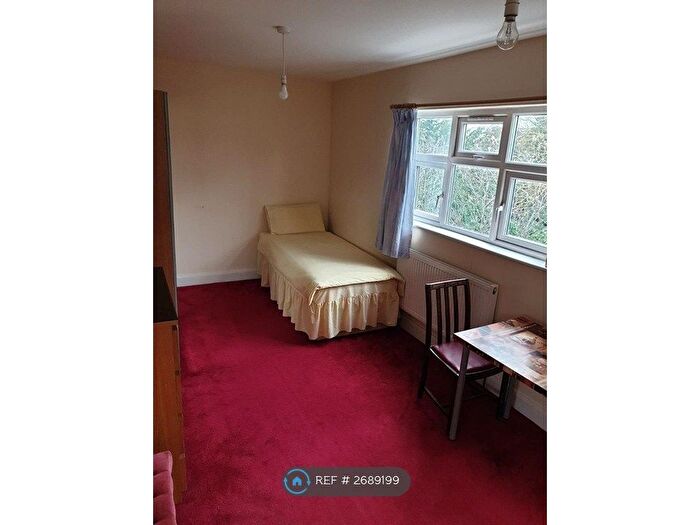 Studio To Rent In London, London, NW4