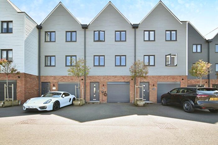 3 Bedroom Terraced House For Sale In Riverside Place, Aylesford, Kent, ME20