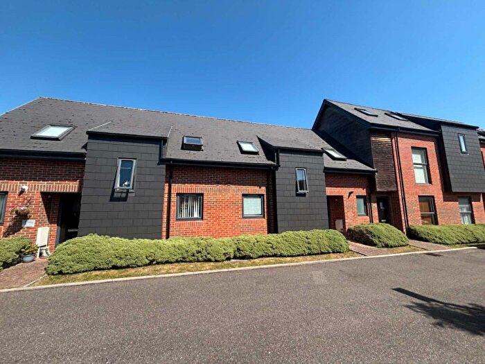 2 Bedroom Maisonette For Sale In Faircross Court, Thatcham, RG18
