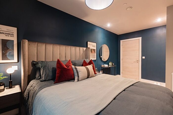 2 Bedroom Flat To Rent In New York Square, Quarry Hill Leeds, LS2