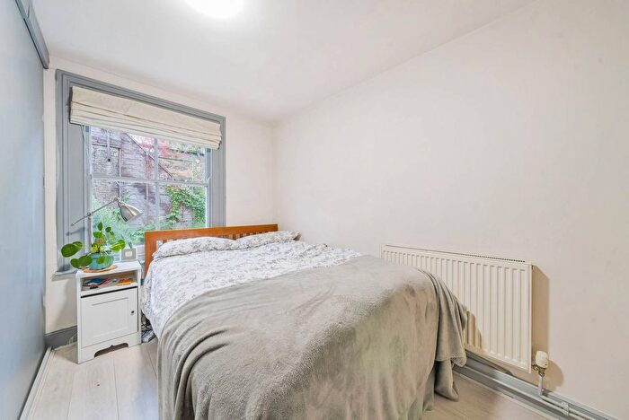 1 Bedroom Flat For Sale In Chesterton Road, North Kensington, London, W10