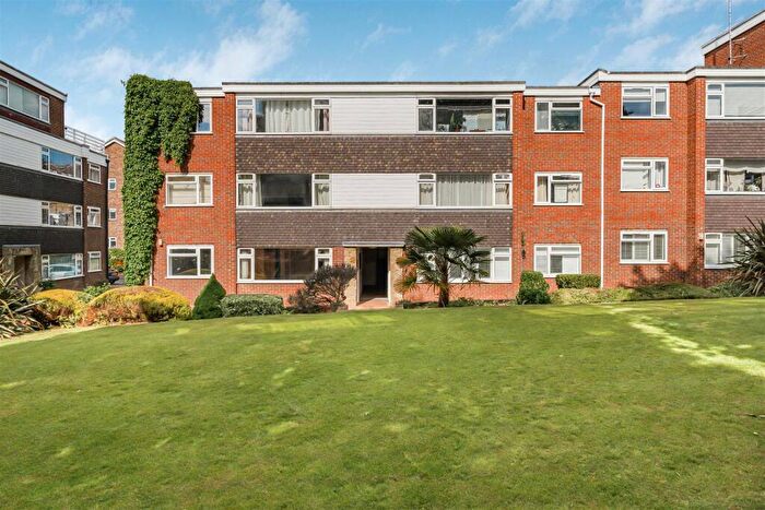 2 Bedroom Flat For Sale In Hill Court Park, Deer Park Close, Kingston Upon Thames, KT2