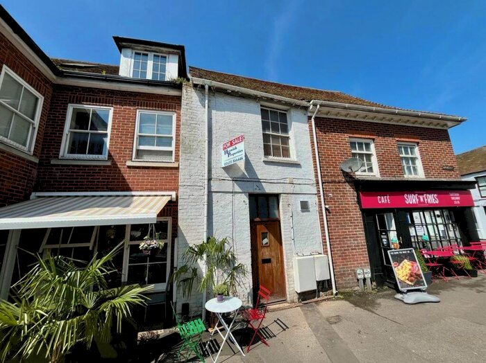 2 Bedroom Flat For Sale In The Broadway, Thatcham, RG19
