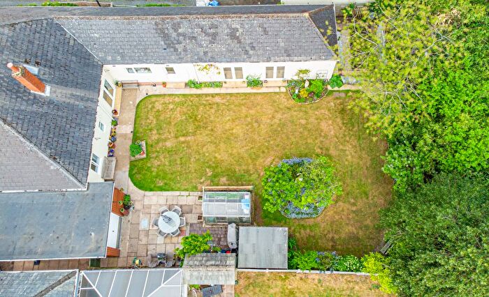 4 Bedroom Bungalow For Sale In Wistow Road, Selby, North Yorkshire, YO8