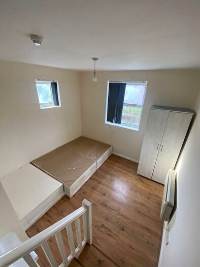 1 Bedroom Flat To Rent In Burton Orad, London, NW6