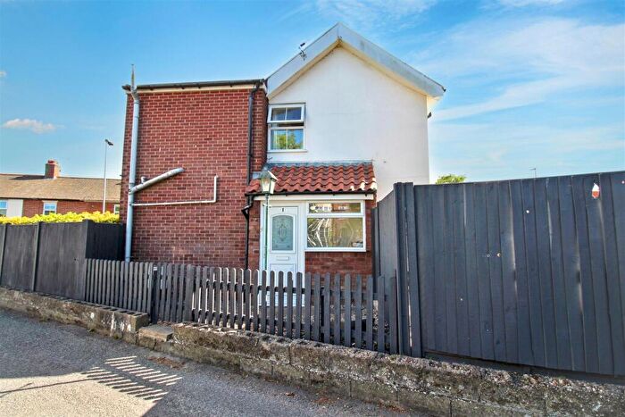 3 Bedroom Semi-Detached House For Sale In Cherry Tree Lane, North Walsham, NR28