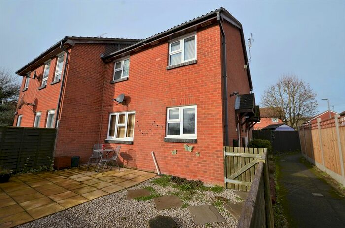 1 Bedroom Property To Rent In Cedar Close, Aylesbury HP20