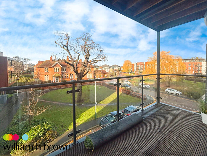 2 Bedroom Flat To Rent In Jackdaw Close, Romford, RM3