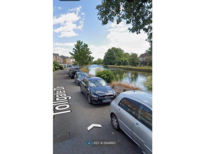 2 Bedroom Flat To Rent In Tollgate Drive, Hayes, UB4