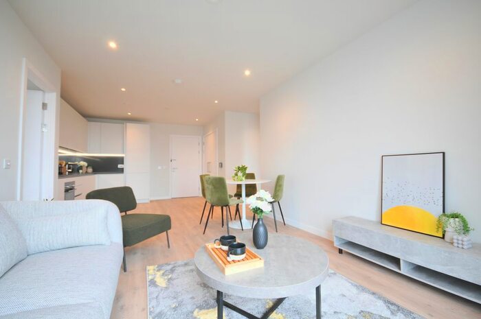 2 Bedroom Flat To Rent In Aspin Lane, Manchester, M4