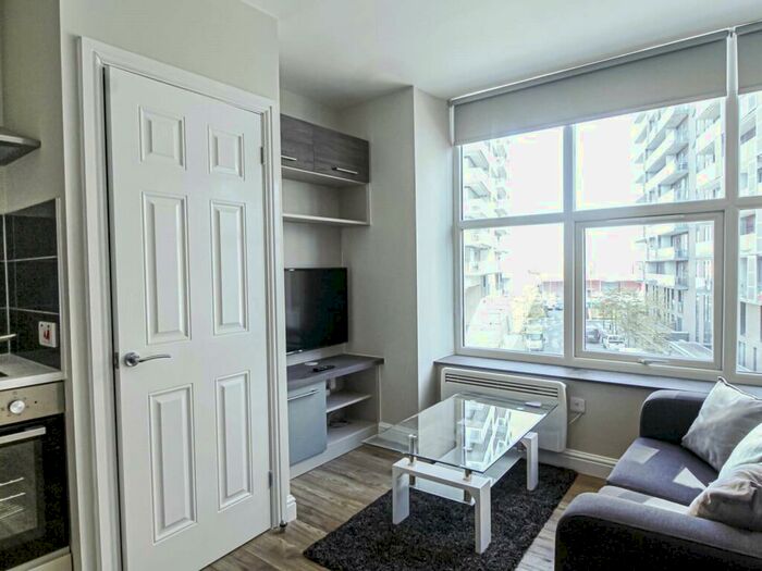 Apartment To Rent In Apt, Eagle House #, M3