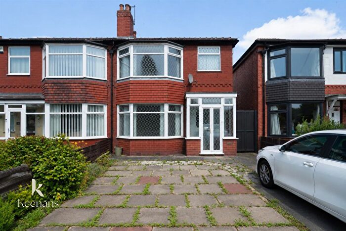 3 Bedroom Semi-Detached House For Sale In Manchester Road, Swinton, Manchester, M27