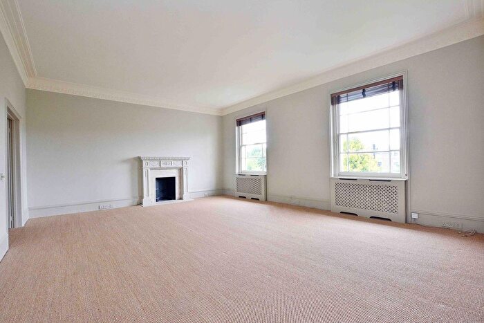 3 Bedroom Flat To Rent In Warwick Avenue, Little Venice, London, W9