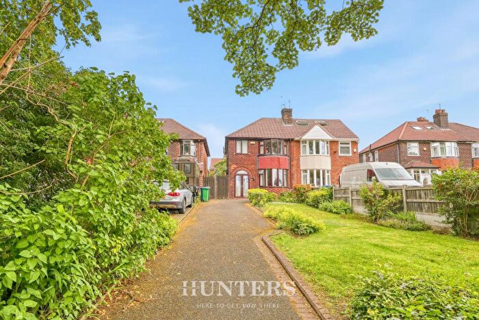 3 Bedroom Semi-Detached House For Sale In Sefton Road, Middleton, M24