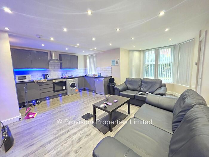 4 Bedroom Flat To Rent In Cliff Road, Hyde Park, Leeds, LS6