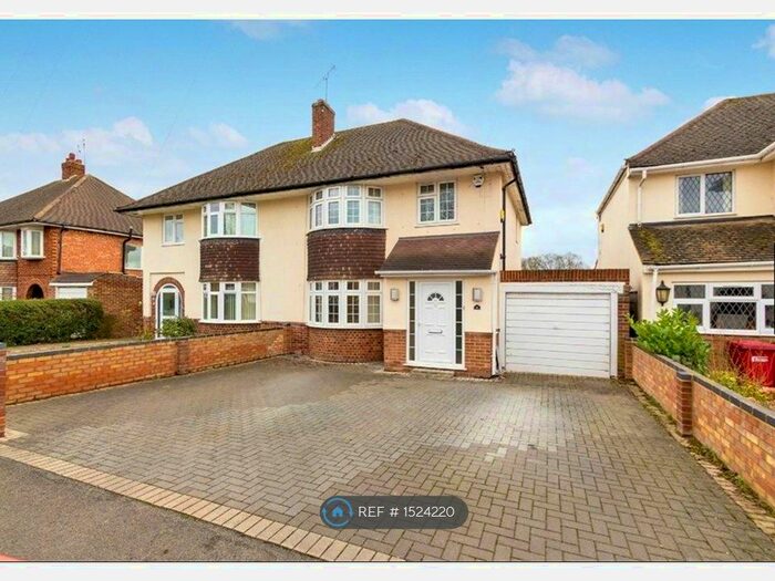 3 Bedroom Semi-Detached House To Rent In Marlborough Road, Slough, SL3