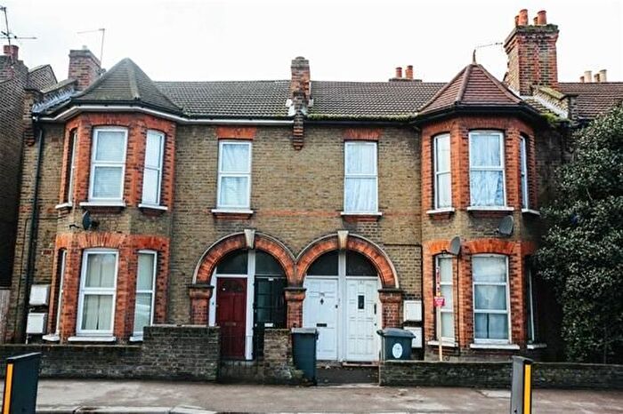 2 Bedroom Flat To Rent In Markhouse Road, London, E17