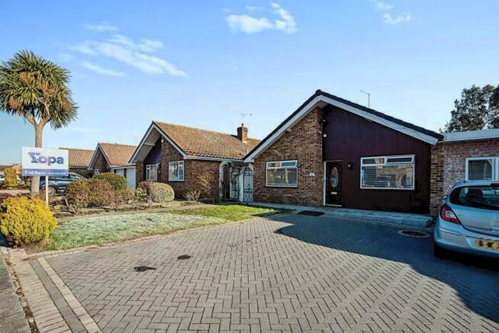 3 Bedroom Bungalow To Rent In Oakley Park, Bexley, DA5