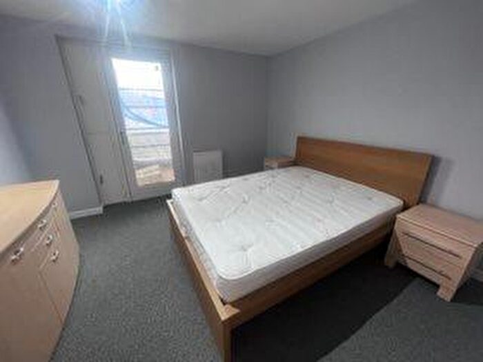 2 Bedroom Apartment To Rent In Royal Quay, Liverpool, L3