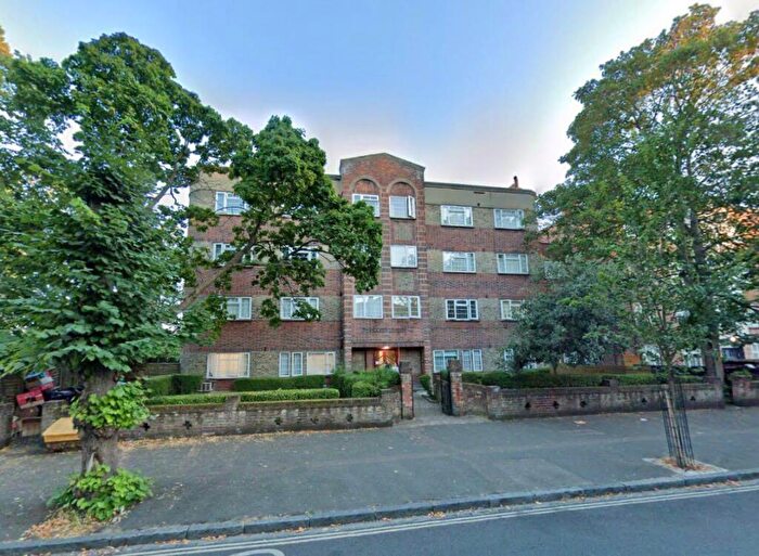 3 Bedroom Flat For Sale In Envill Court, Cazenove Road, N16