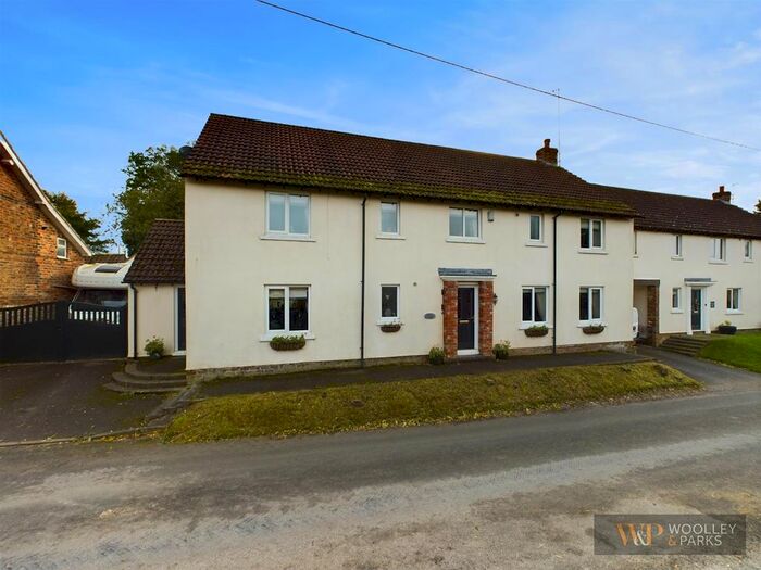 4 Bedroom Property For Sale In Main Street, Thwing, Driffield, YO25