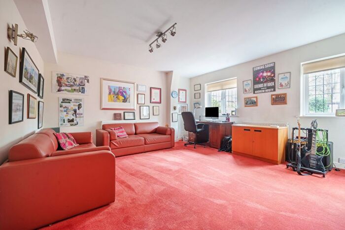 6 Bedroom Detached House To Rent In Park Avenue, Camberley, GU15