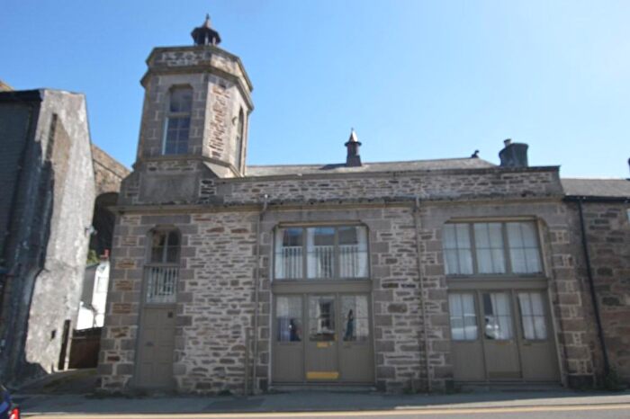 2 Bedroom Property To Rent In Falmouth Road, Redruth, TR15