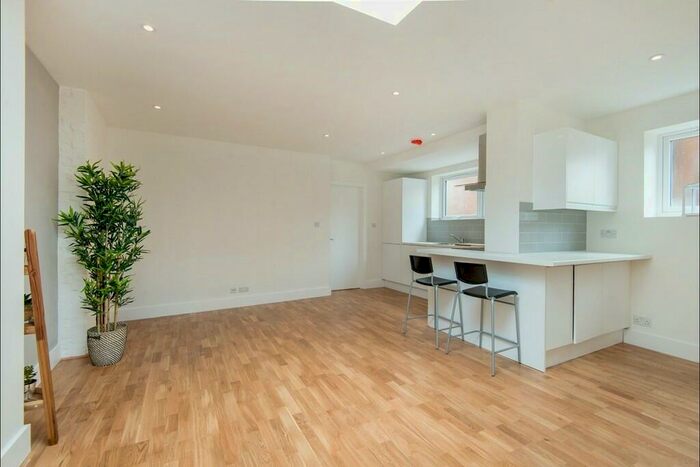 3 Bedroom Flat To Rent In Cheviot Gardens, NW2