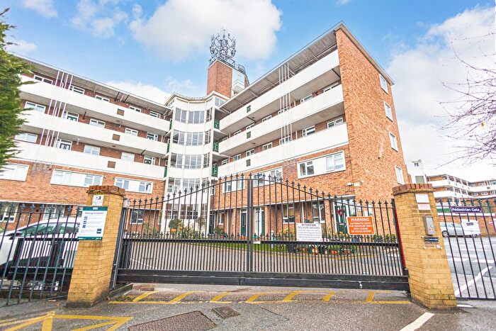 1 Bedroom Flat For Sale In London Road, Westcliff-On-Sea, SS0