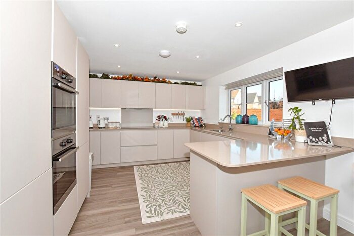 5 Bedroom Detached House For Sale In Seymour Drive, Marden, Marden, Kent, TN12