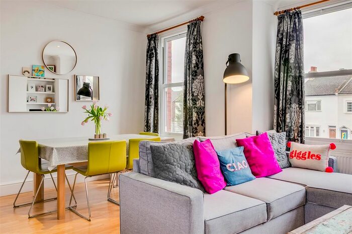 3 Bedroom Maisonette To Rent In Merton Road, London, SW18