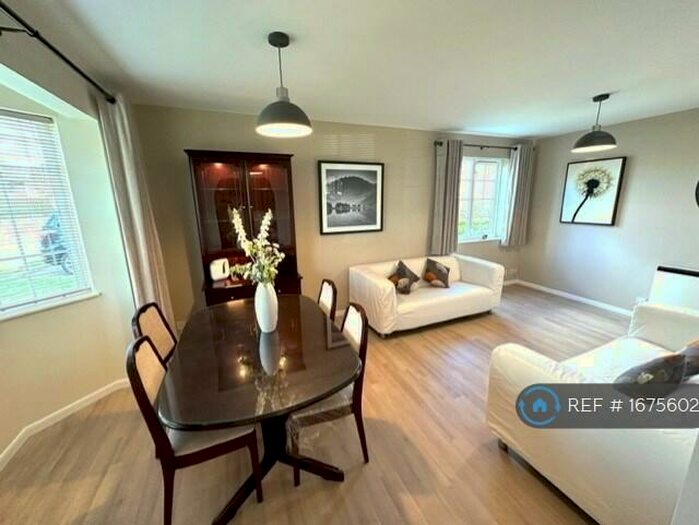 2 Bedroom Flat To Rent In Sigrist Square, Kingston Upon Thames, KT2