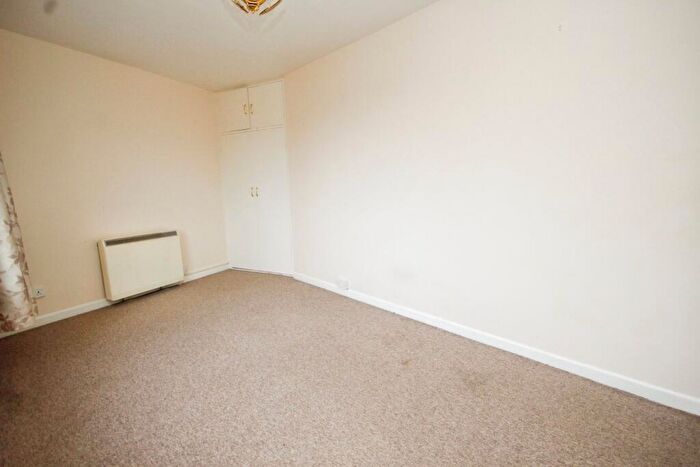 2 Bedroom Apartment For Sale In West Cliff Road, Bournemouth, BH4
