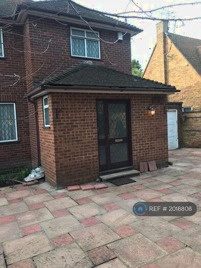 3 Bedroom Detached House To Rent In Albert Street, Slough, SL1