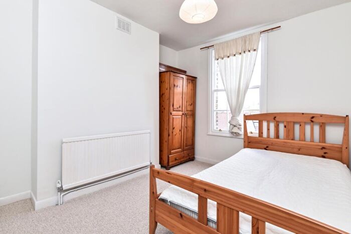 2 Bedroom Apartment To Rent In Clifton Crescent London, SE15