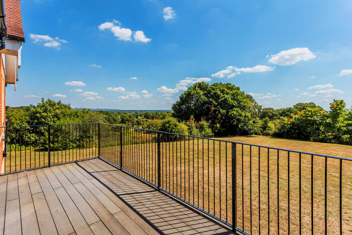 2 Bedroom Apartment To Rent In Ref: Sm - Horsehill, Norwood Hill, RH6