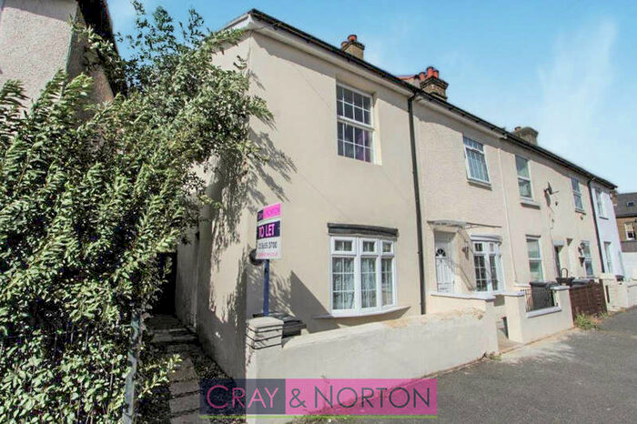 2 Bedroom House To Rent In Salisbury Road, Woodside, SE25