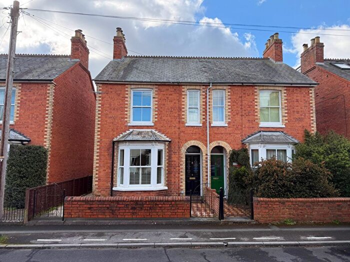 3 Bedroom Semi Detached House For Sale In Gloucester Road, Newbury, RG14