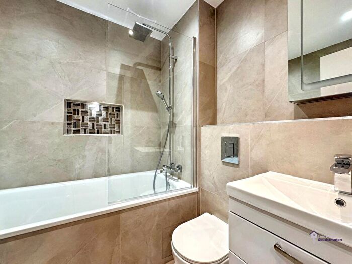 2 Bedroom Flat To Rent In Freshwater House, Dean Park House, BH1