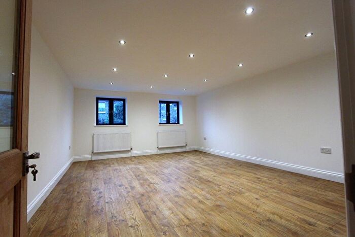 2 Bedroom Maisonette To Rent In Holloway Road, Holloway, N7