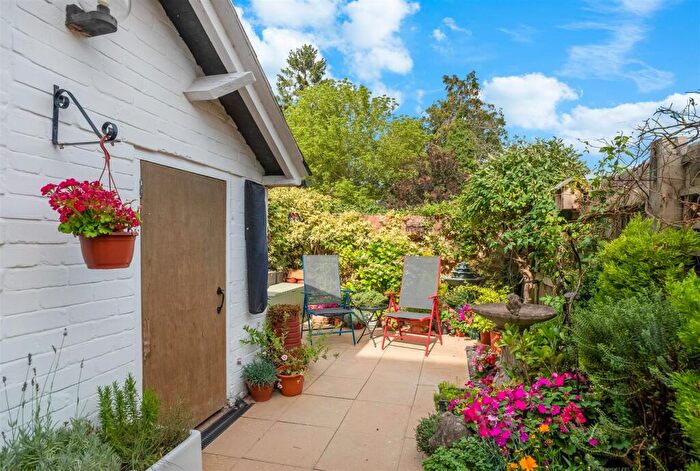 3 Bedroom End Of Terrace House For Sale In Chapel Street, Wellesbourne, CV35