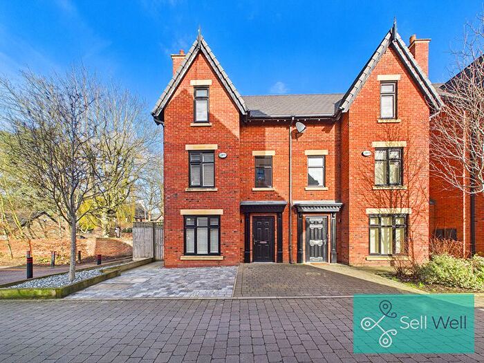 4 Bedroom Semi Detached House For Sale In The Moorings, Worsley Manchester, M28
