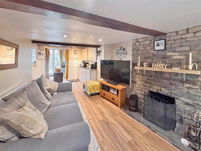 3 Bedroom Cottage For Sale In Southam Street, Kineton, CV35