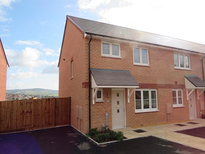 3 Bedroom End Of Terrace House For Sale In Stryd Y Gelli, Caerphilly, CF83