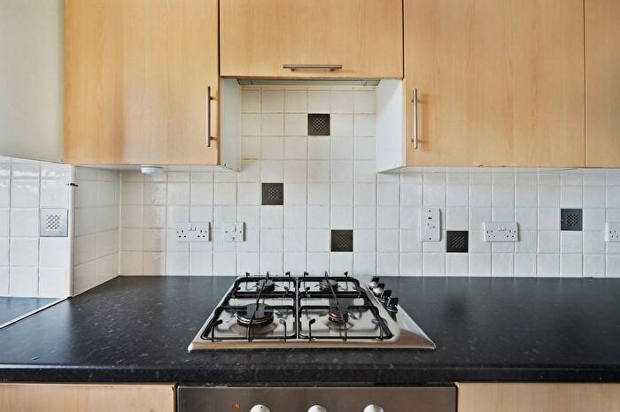1 Bedroom Flat To Rent In Batwa House, Varcoe Road, SE16