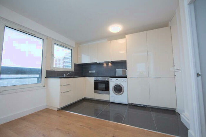 2 Bedroom Apartment To Rent In Canada Estate, Rotherhithe, London, SE16