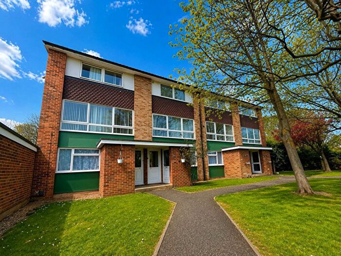 2 Bedroom Maisonette For Sale In Botwell Lane, Hayes, Greater London, UB3