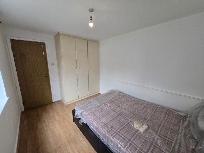 1 Bedroom Flat To Rent In Swaythling Close, Edmonton, N18