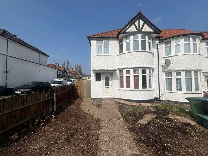 3 Bedroom End Of Terrace House To Rent In Wakemans Hill Avenue, London, NW9