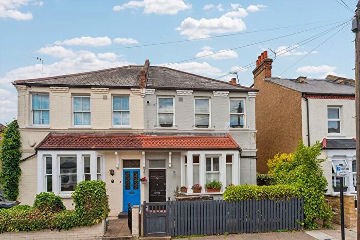 2 Bedroom Flat To Rent In Castle Road, Isleworth, TW7